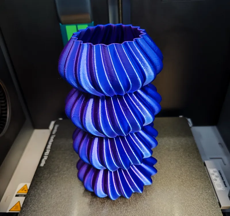 Tour-4-Emi-Vase