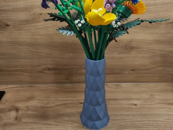 Vase pour fleurs en briques
