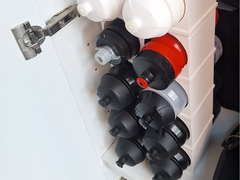 Stackable bidon storage