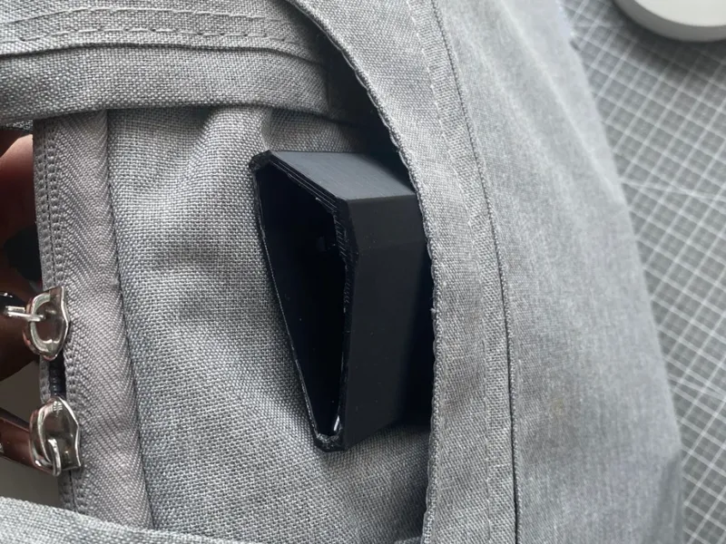Slim glasses case