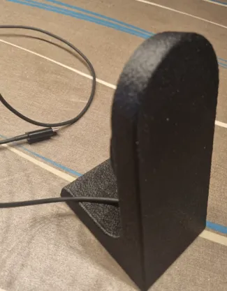 Magsafe stand with locking ring for easy removal