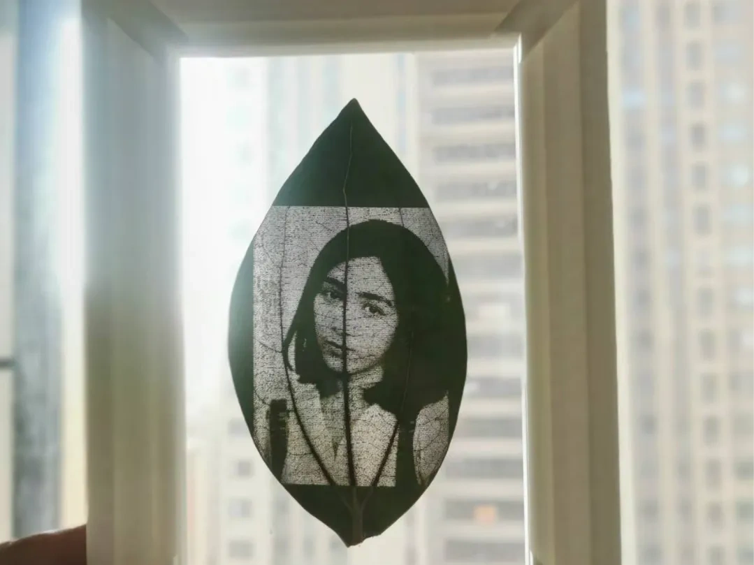 Yaprak oyma yarı saydam fotoğraf çerçevesi 100x150mm