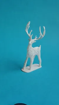 Cerf Voronoï sur socle — photo 2