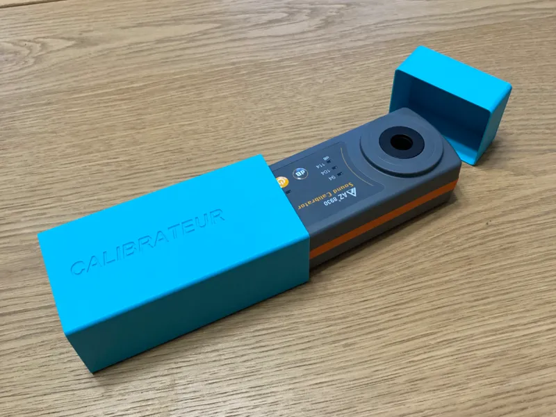 AZ8930 Sound Calibrator box