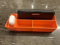 Tür rechts mit Fach für Handy und Kopfhörer