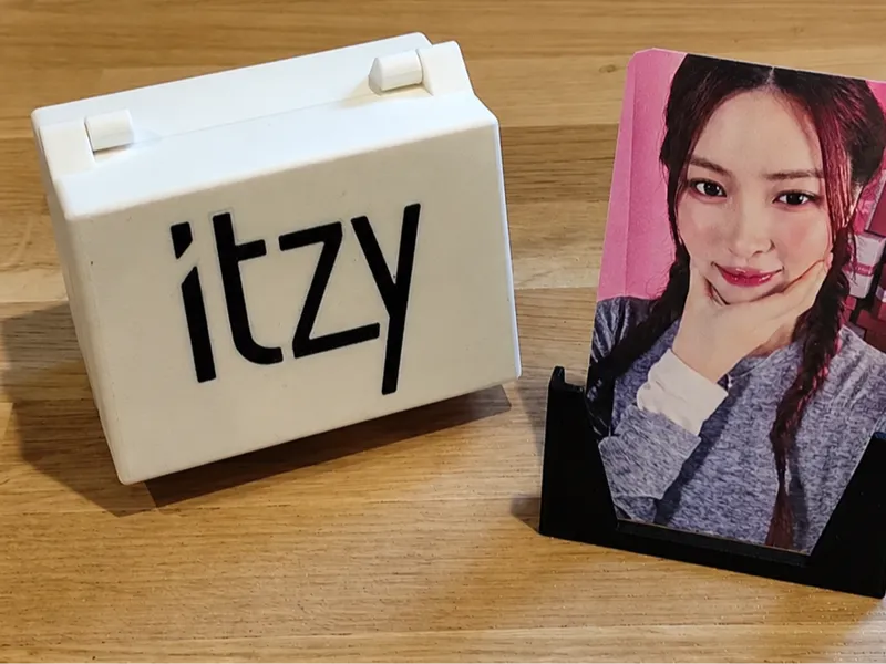 ITZY Boîte à photocards avec présentoir