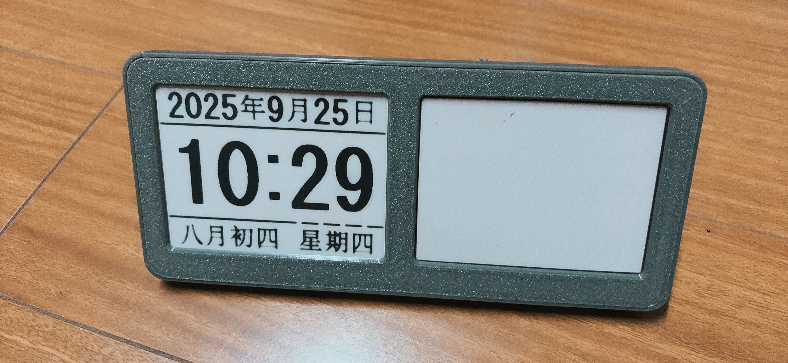 Miniatura 2 do modelo 3D 双4.2寸墨水屏时钟日历--支持支架+挂钩+盖板+磁吸-已测试优化-好用请助力