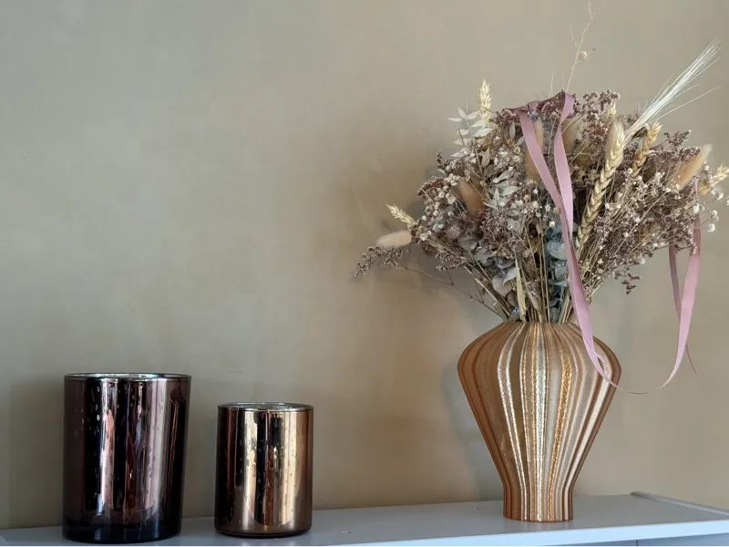 Modern translucent vase 0.8 Nozzle