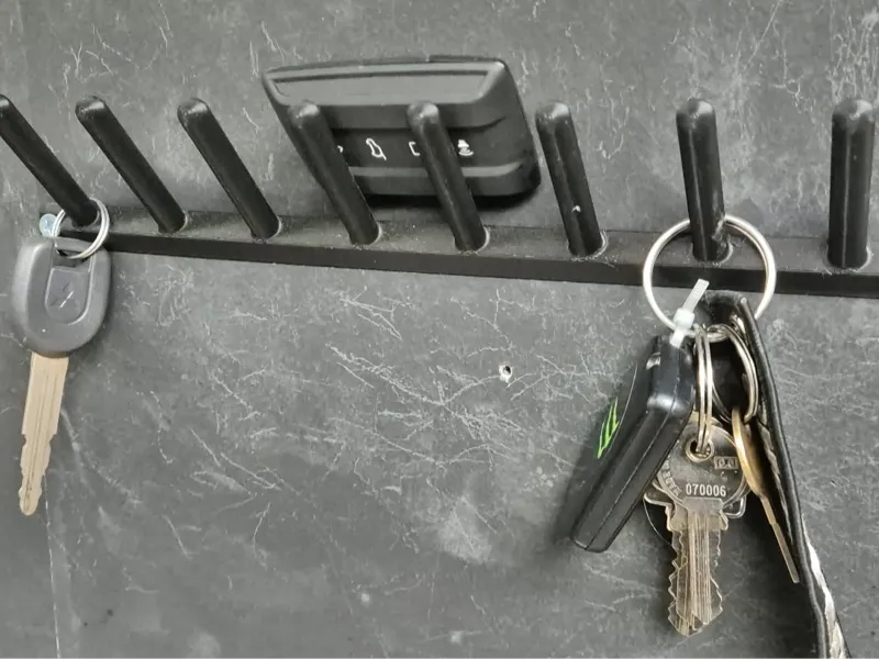 Ultra Lightweight 8 Key Rack / Hanger
