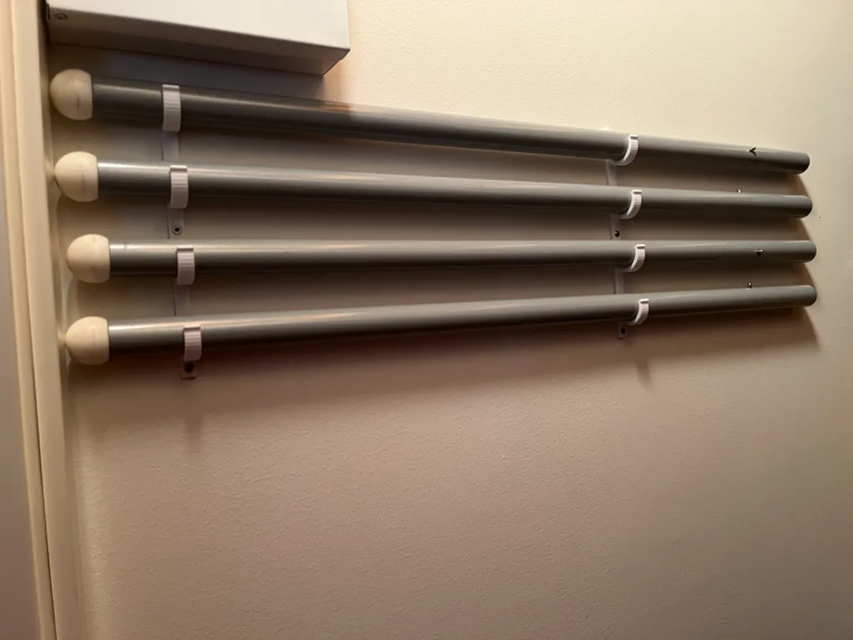 Fixation murale pour pieds de chaise IKEA Antilop