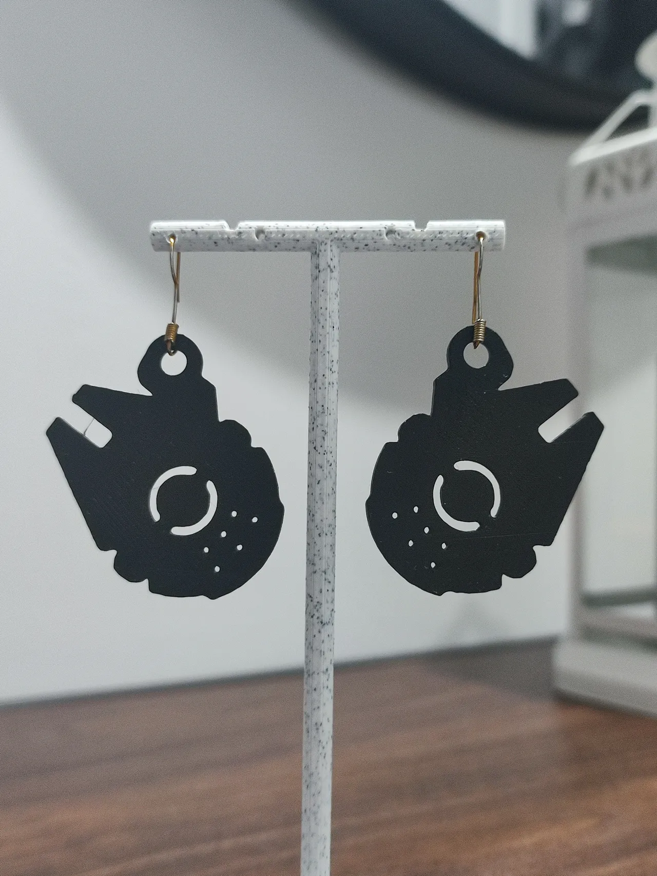 Aretes Millennium Silhouette view 3