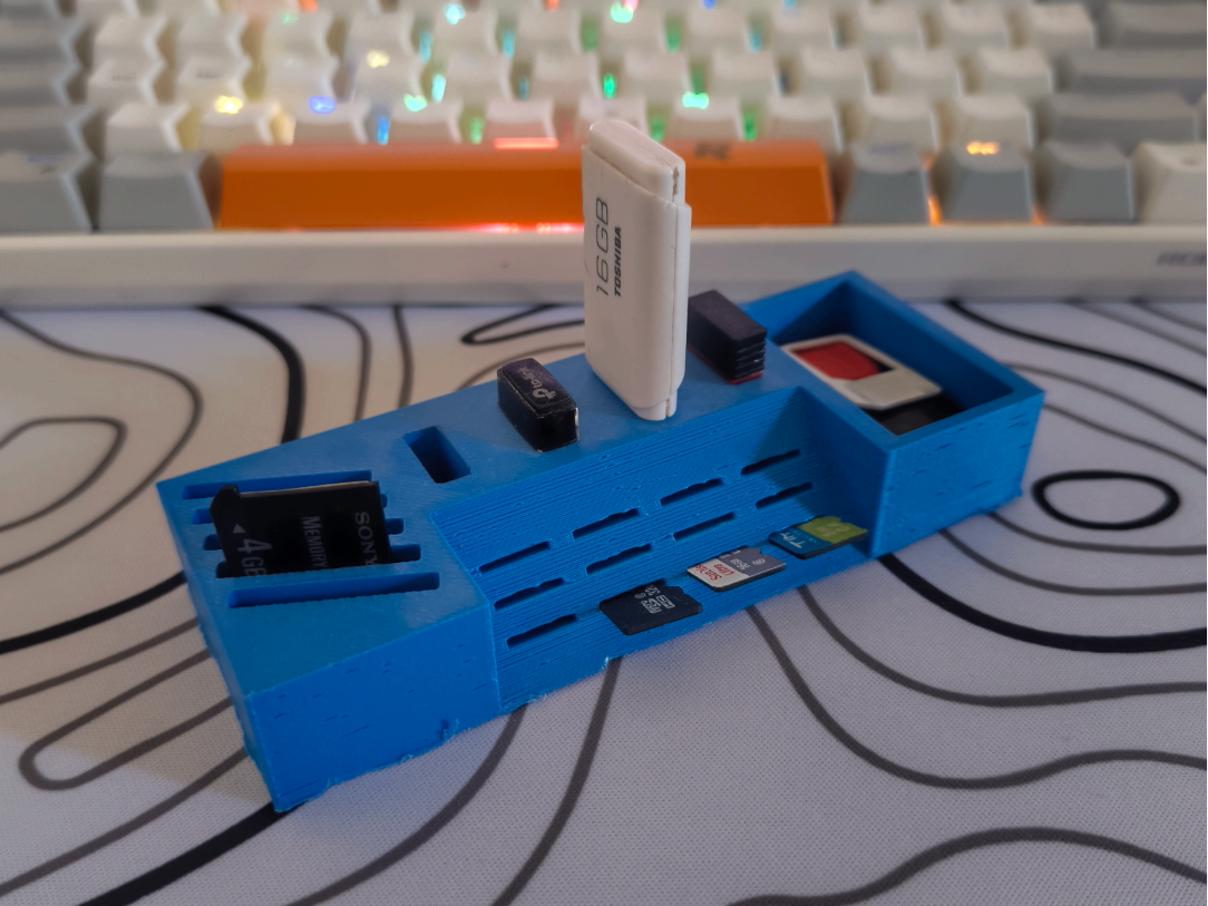 multi-organizer for usb, SD-Cards, microSD-Cards.