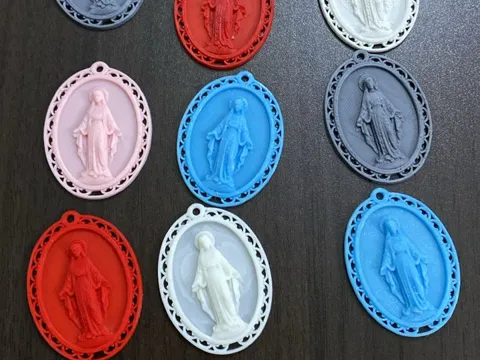 Dije o accesorio de collar: Medalla Dije de la Virgen milagrosa 4K — referencia de MakerWorld