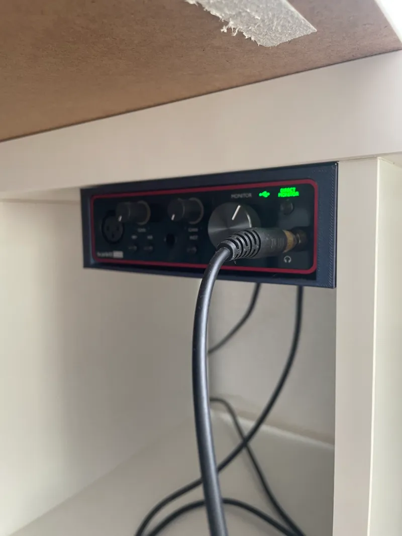 Focusrite Scarlett Fitting"