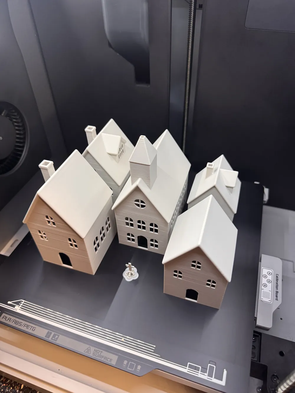 Ornamento decorativo per la casa, statuetta della Torre della Pace dal design speciale, regalo e ornamento