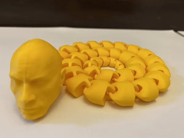 Dwayne « The Snake » Johnson — serpent articulé parodique