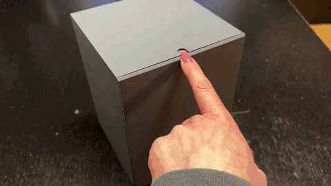 Self-closing trash can