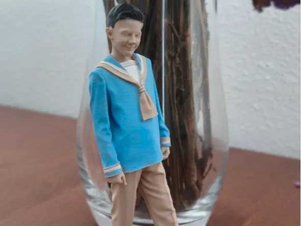 Niño comunión figura realista