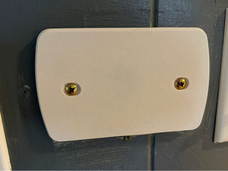 Blanking plate for Honeywell thermostat