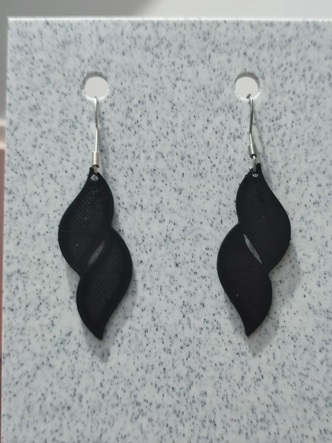 Aretes Llama Oscura view 3