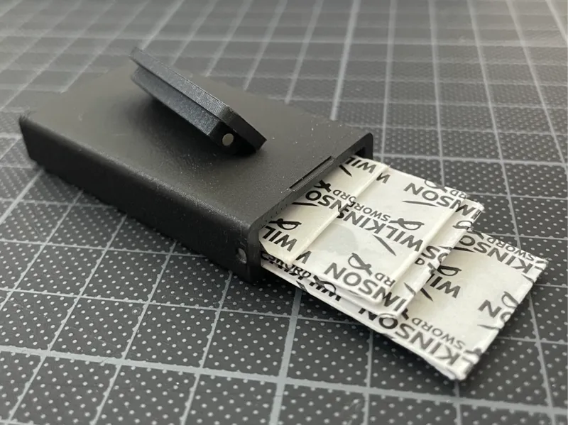 Razor blade ( carry on / storage / magnet ) box