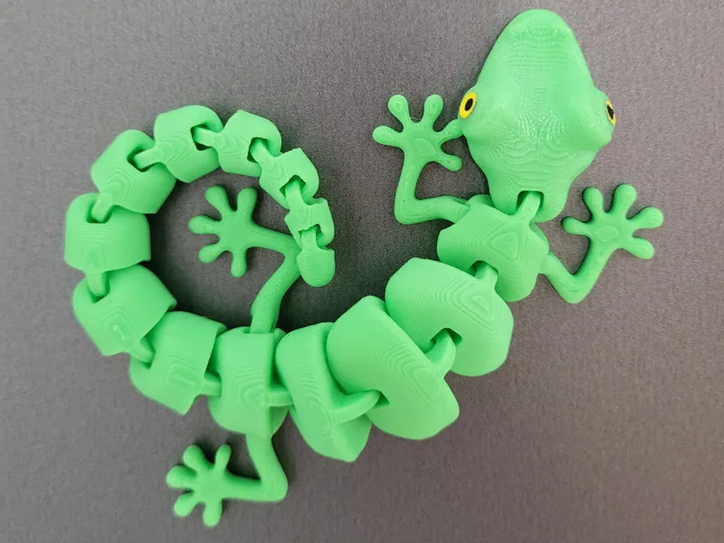 Articulated lizard with magnets