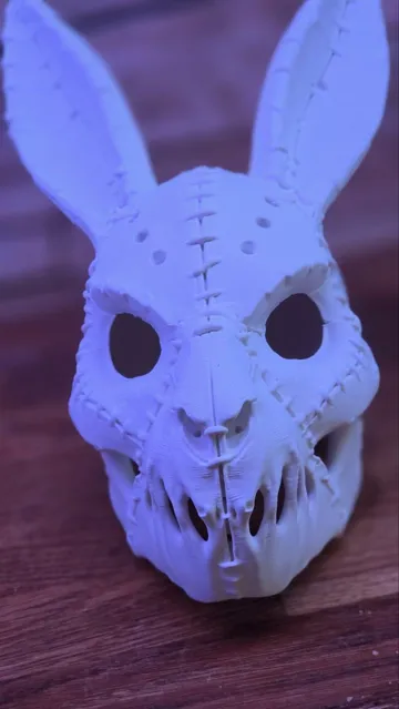 Pieza para disfraz o exhibición: Rabbit Stitch Mask — vista de referencia 4