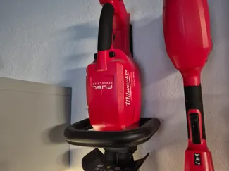 Milwaukee M18 hedge trimmer wallmount