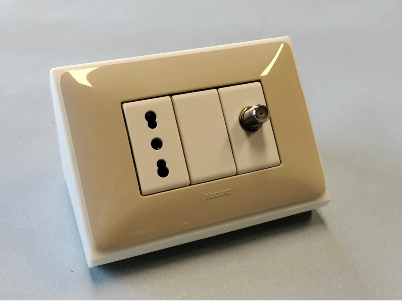 Corner external box 503