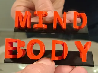 Spiegel-Text "BODY" und "MIND"