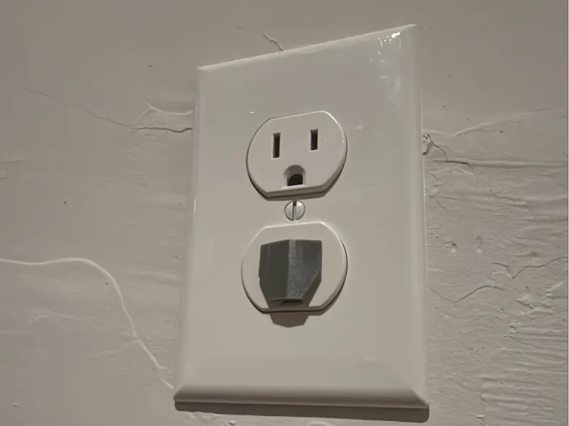 Outlet Plug – Low‑Profile & Simple Print (USA)