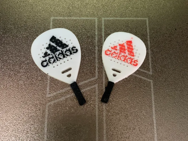 llavero padel marca adidas