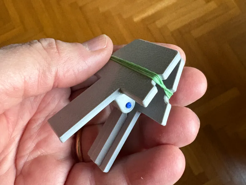Bag clip with rubber band