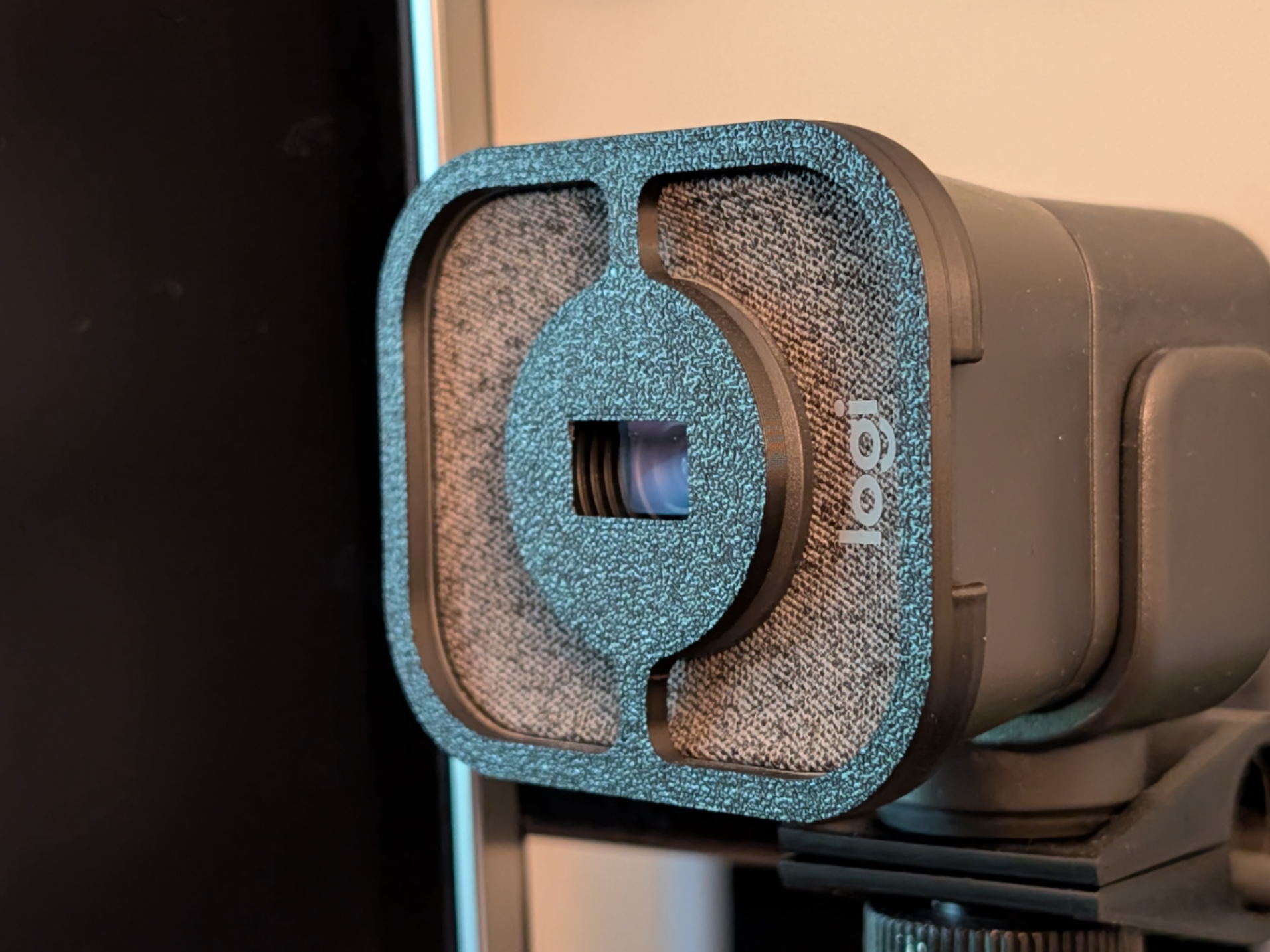 Snap-On Glare Hood for Logitech StreamCam