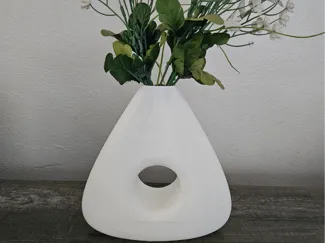 Dynamic Void Vase