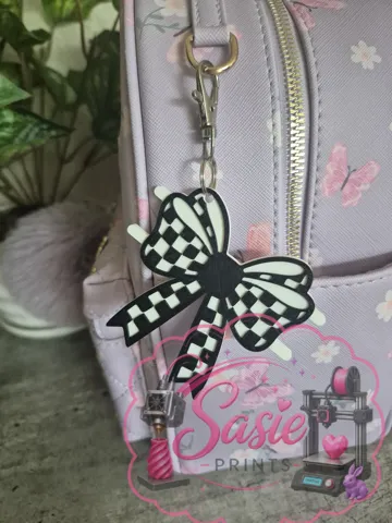 Accesorio para sujetar ligas de cabello: Checkered Bow Hair Tie Holder Keychain — vista de referencia 3