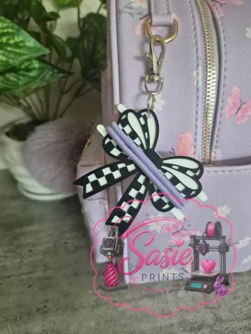 Accesorio para sujetar ligas de cabello: Checkered Bow Hair Tie Holder Keychain — vista de referencia 2