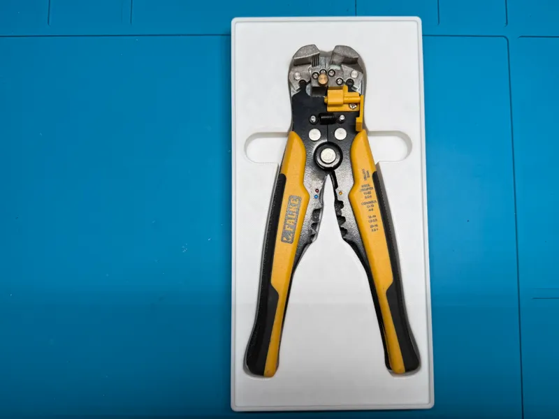 Wire stripper gridfinity bin