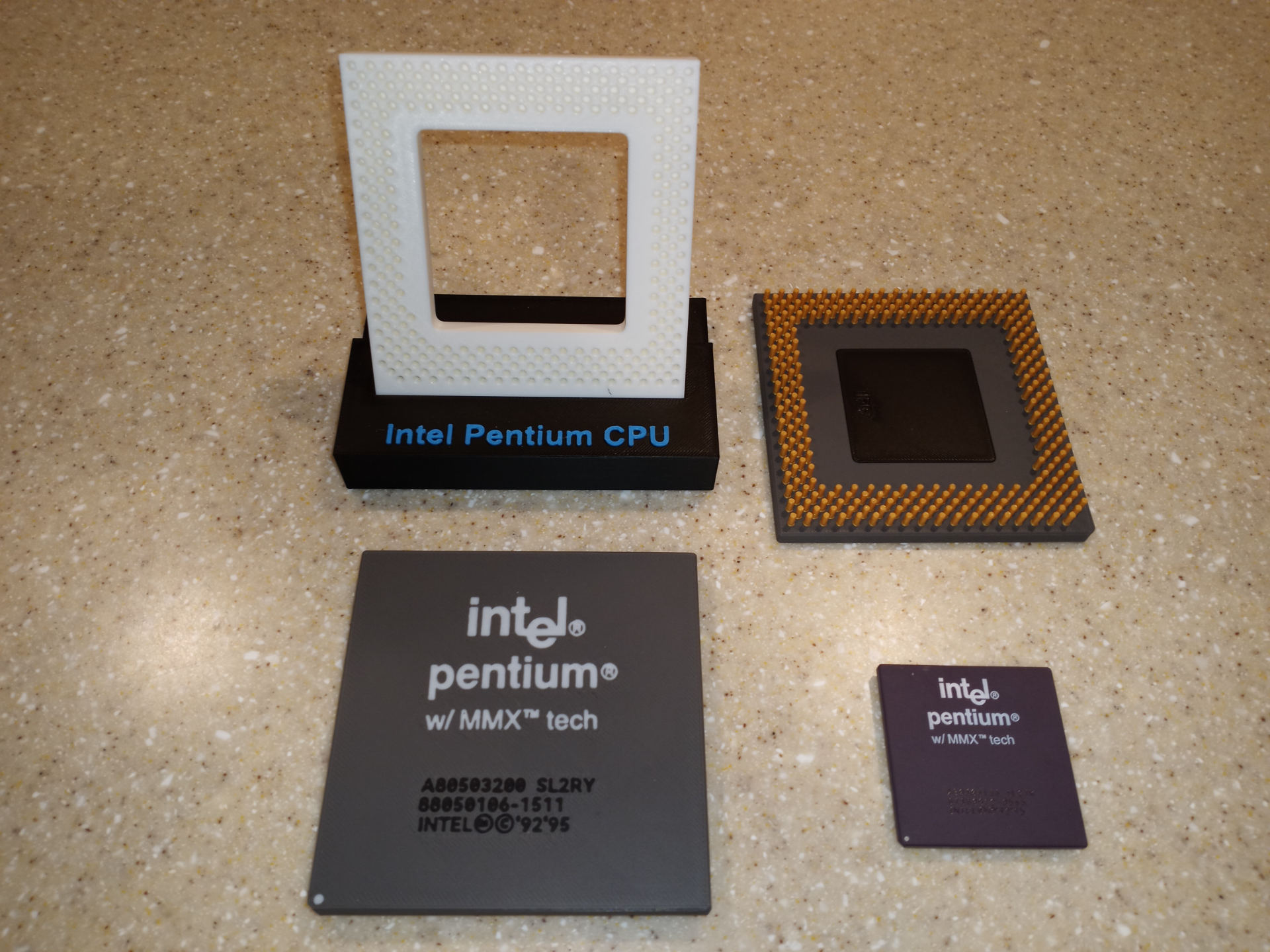 Intel Pentium S7 MMX CPU Model With Display Socket