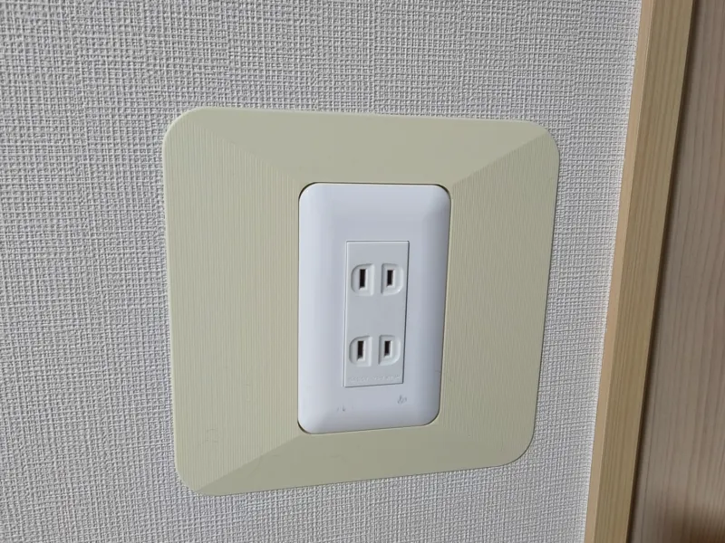 猫イタズラ防止コンセントカバー / Cat-Proof Outlet Cover
