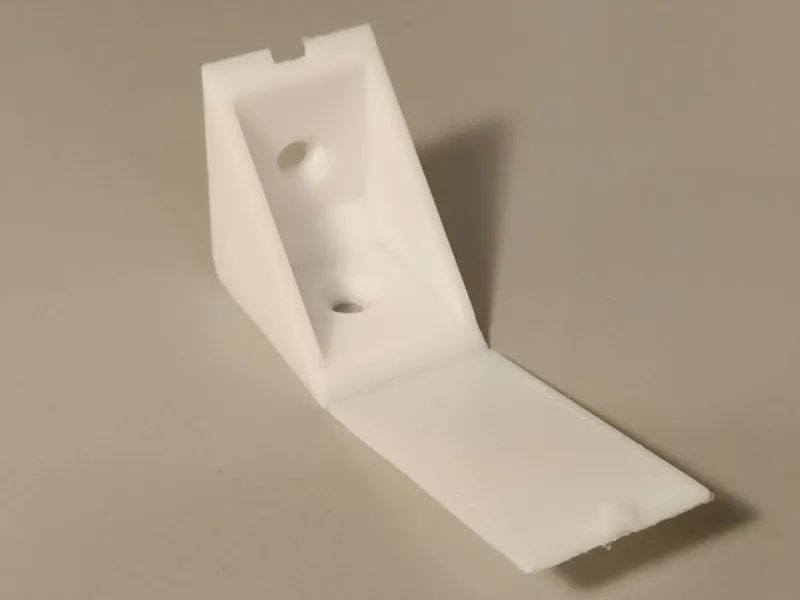 Shelf bracket closable