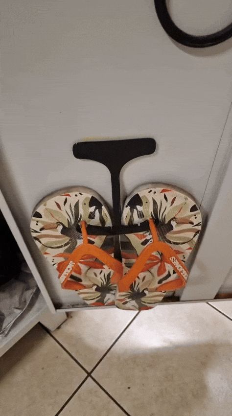 Flip-Flop Holder