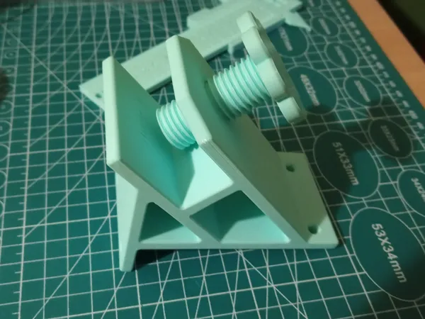 Gabarit universel de meulage de carrelage à 45°