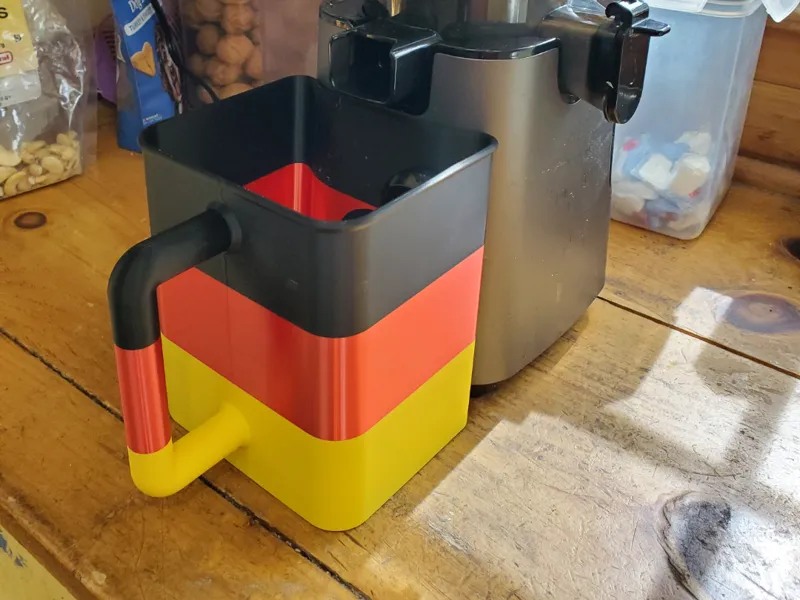 Discharge container for Juicer