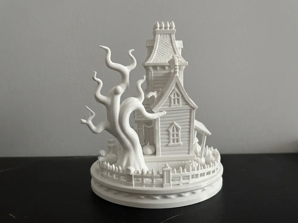 Photo Modale Haunted House – Spooky Halloween Diorama - Free 3D Print Model - MakerWorld