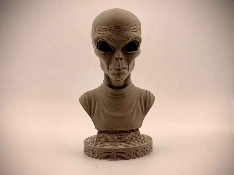 Alien "Skinny Bob" bust