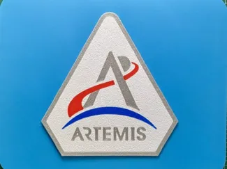 "We are going back to the Moon" Nasa Artemis Logo