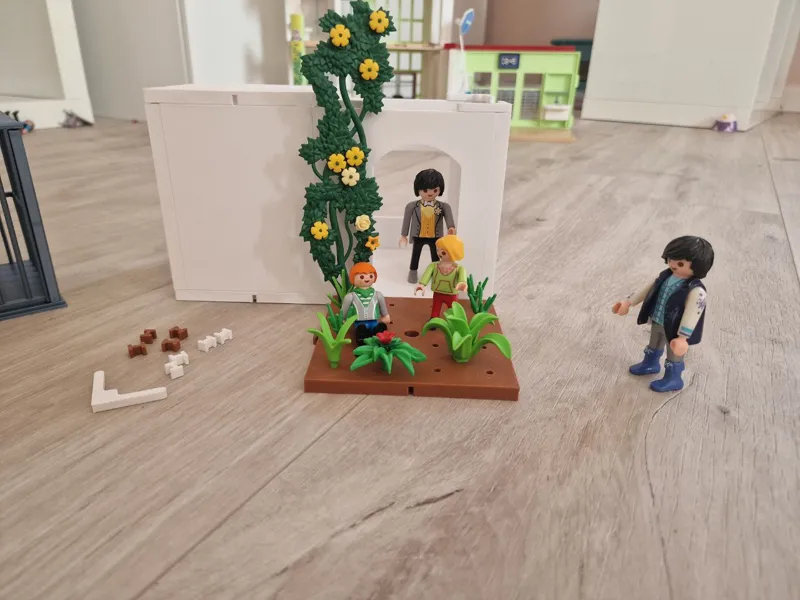 Stackable/pluggable tiles for Playmobil - Pleygo