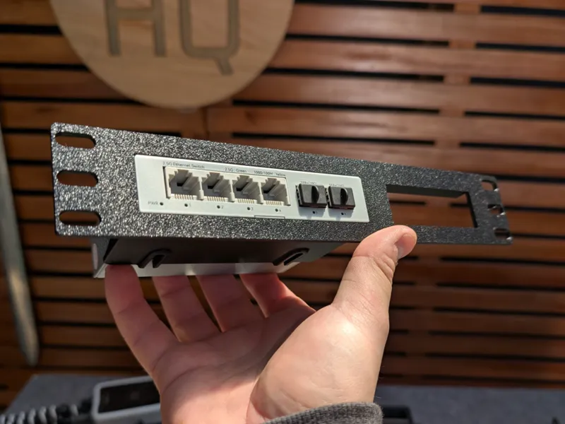HORACO 4xRJ45/2xSFP+ Switch 10" Rack Shelf (Lite)