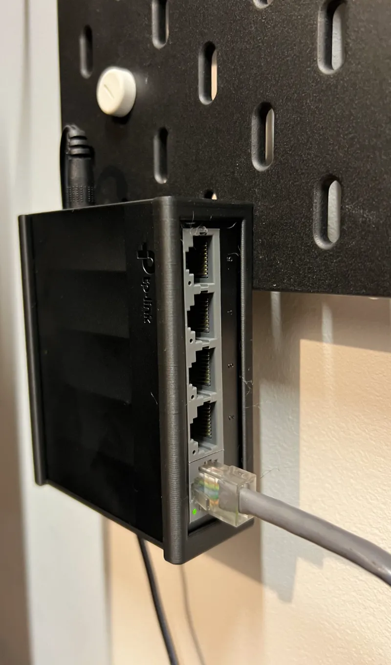 Skadis Holder for TP-Link LS1005G gigabit switch